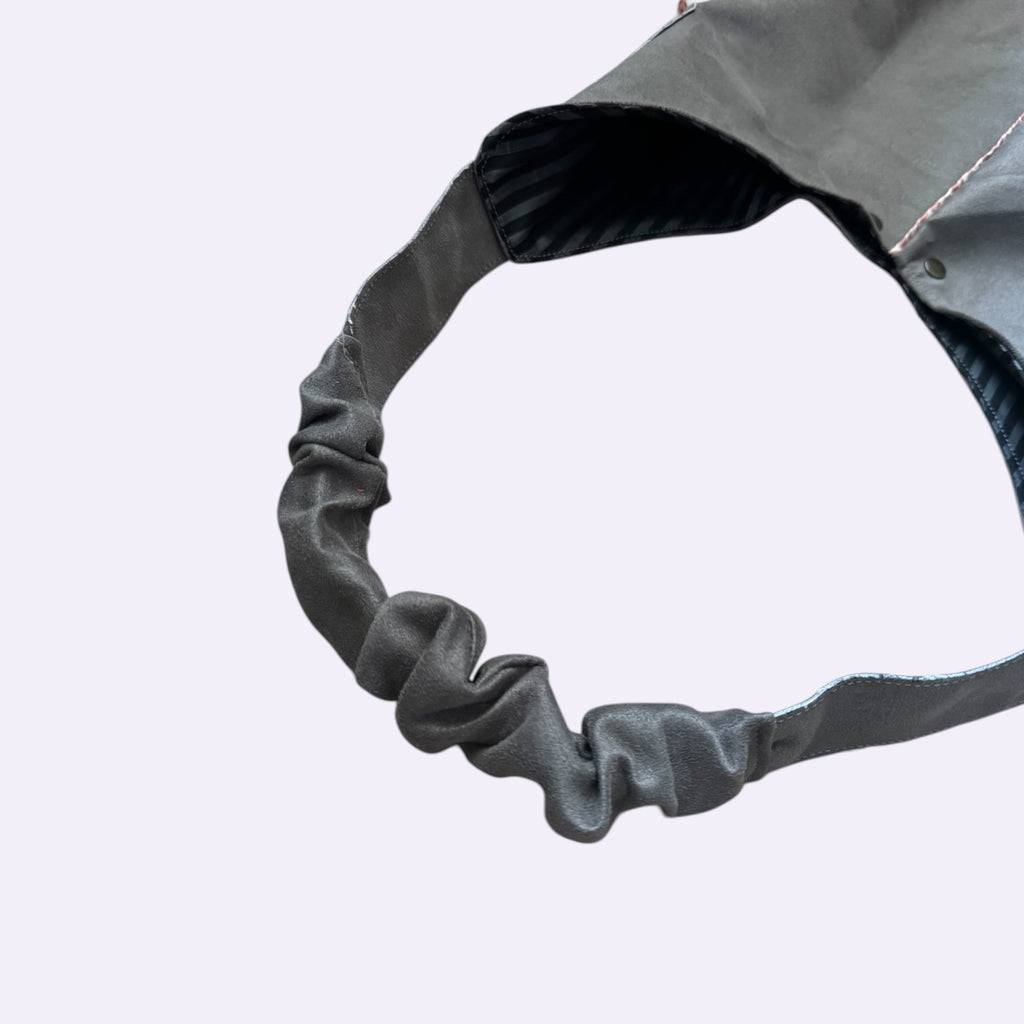 Half & Half Bag | Grau mit Ruffle-Henkel