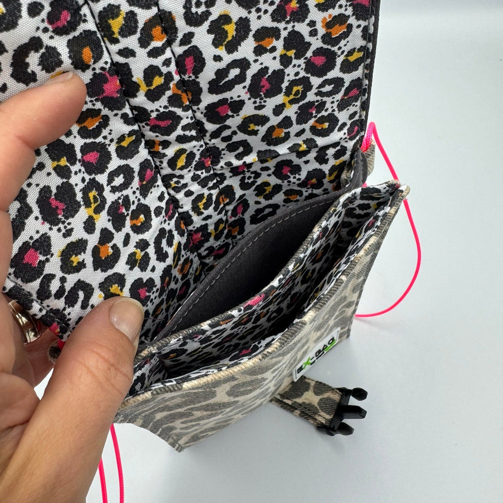 Handytasche Leo + Jeans in Grau